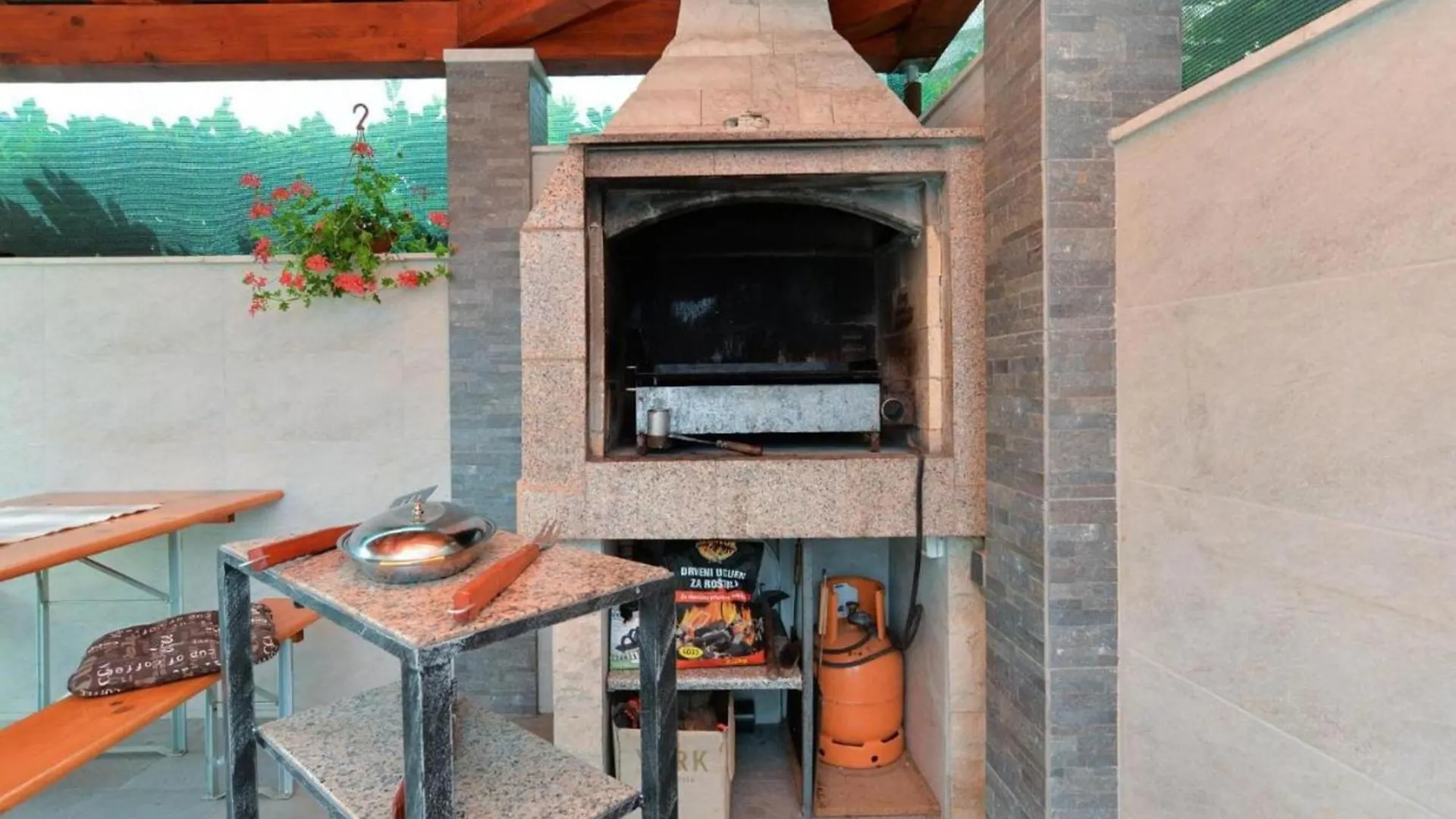 Cozy Apartment With Terrace And Bbq Stinjan